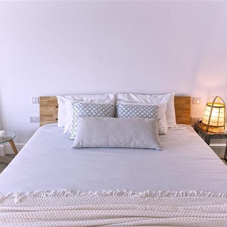Spectacular Beachfront Duplex On The Mediterranean - Caleta, Catalan Bay ยิบรอลตาร์ ภายนอก รูปภาพ